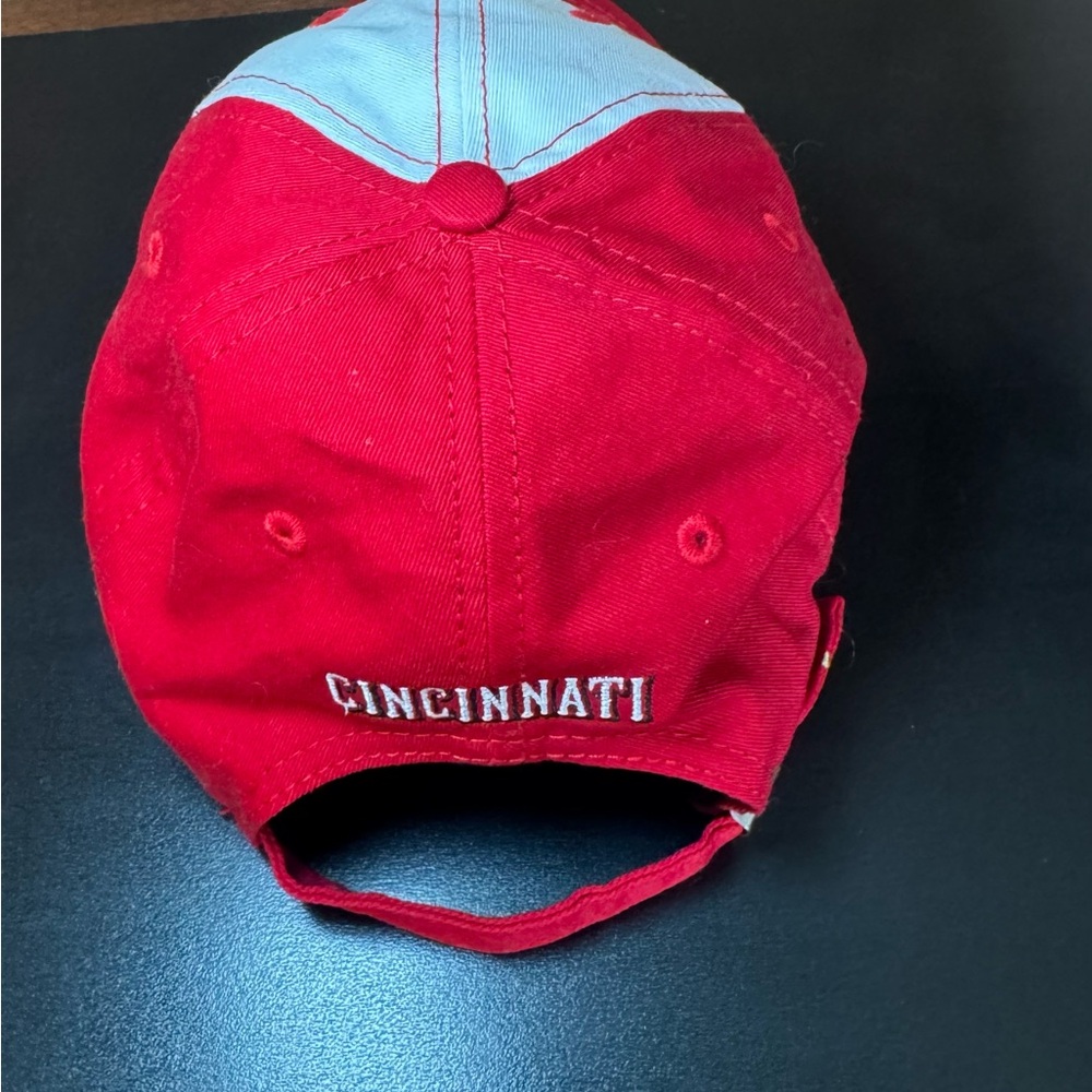 Women’s Cincinnati Reds Glitter “C” Logo 9TWENTY Adjustable Strap Cap Red/White - Picture 7 of 9